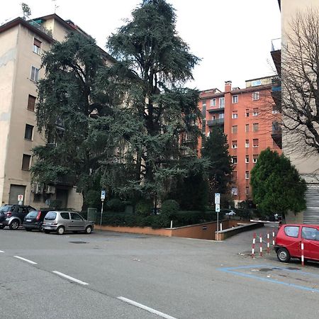 Tra Le Torri B&B - Ampia Stanza Privata In Appartamento Con Bagno Privato Accessibile Da Corridoio Bologna Bagian luar foto