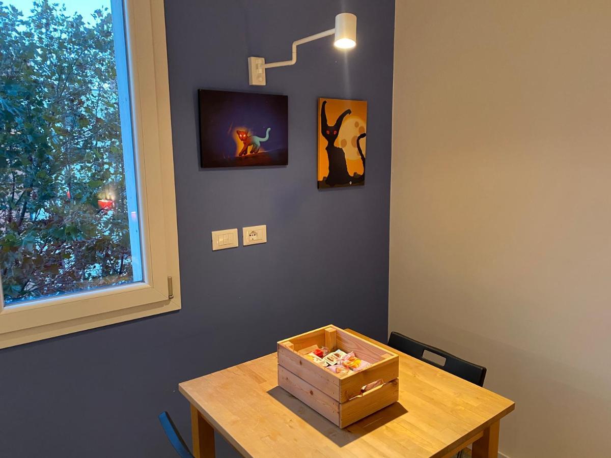 Tra Le Torri B&B - Ampia Stanza Privata In Appartamento Con Bagno Privato Accessibile Da Corridoio Bologna Bagian luar foto