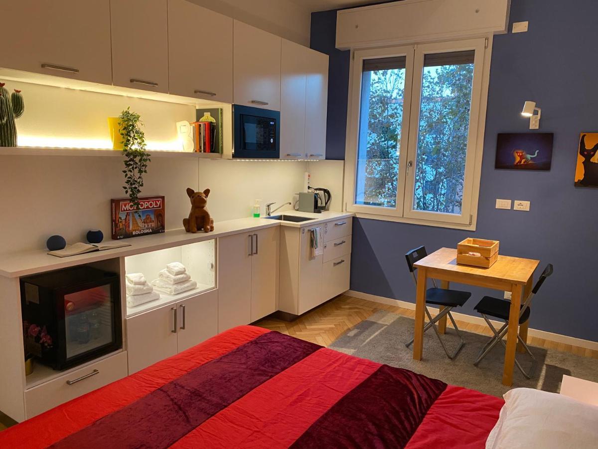 Tra Le Torri B&B - Ampia Stanza Privata In Appartamento Con Bagno Privato Accessibile Da Corridoio Bologna Bagian luar foto
