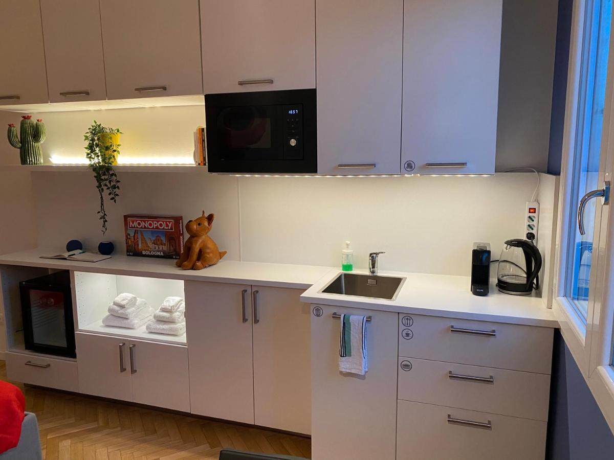 Tra Le Torri B&B - Ampia Stanza Privata In Appartamento Con Bagno Privato Accessibile Da Corridoio Bologna Bagian luar foto