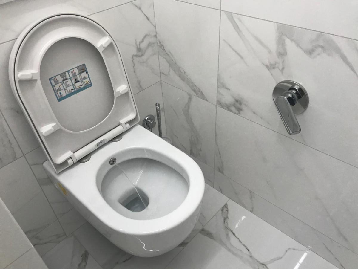 Tra Le Torri B&B - Ampia Stanza Privata In Appartamento Con Bagno Privato Accessibile Da Corridoio Bologna Bagian luar foto